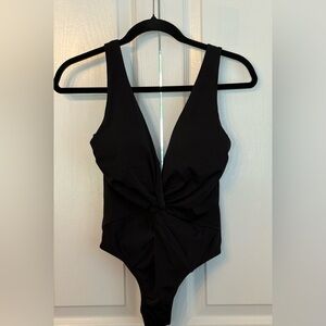 VICTORIAS SECRET WOMENS BATHING SUIT. BlLACK, V NECK , size small